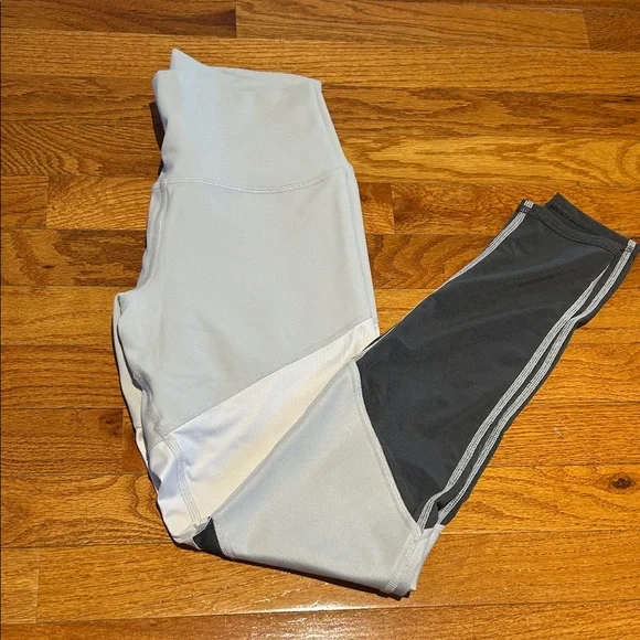 ALO Yoga Gray and Black Leggings - Picture 7 of 7